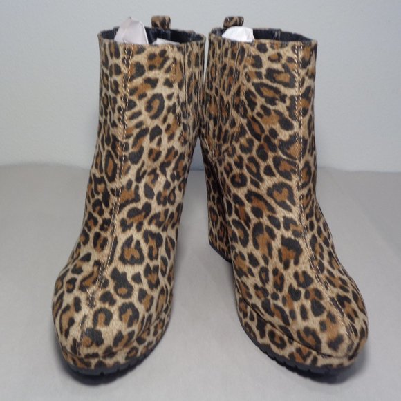 BCBG BCBGeneration Size 5.5 M VANCE Leopard Print Wedge Boots New Women's Shoes - Picture 11 of 13